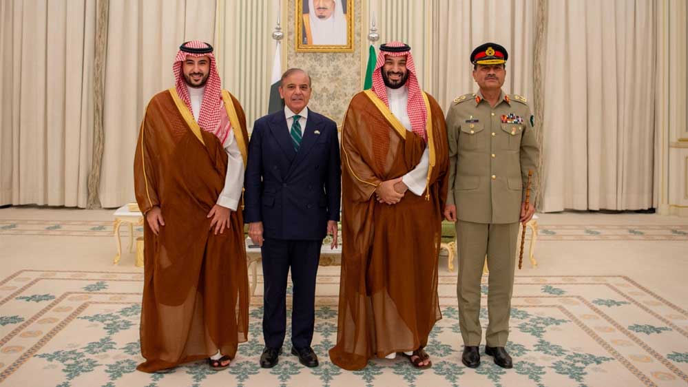 सऊदी के बाद UAE और कतर भी पाक से रक्षा समझौते पर विचार, भारत ने दिया सख्त संदेश