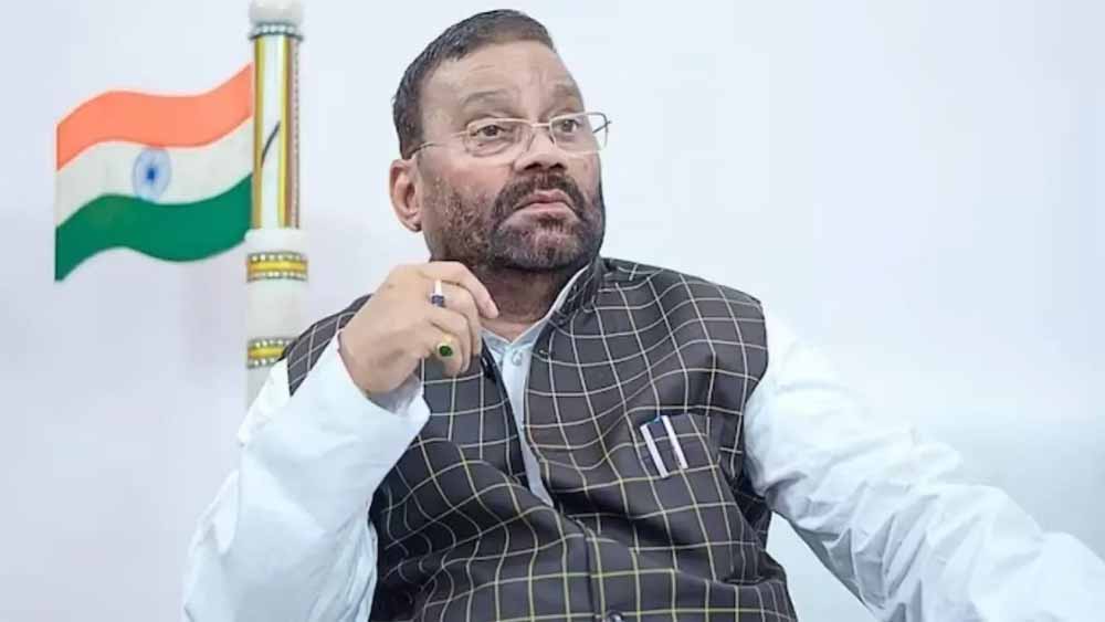 रामपुर में आजम खां से मुलाकात, स्वामी प्रसाद मौर्य का बड़ा बयान: राजनीति में सब कुछ संभव!