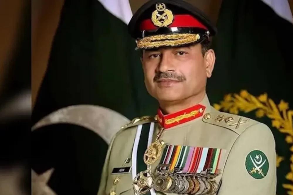 पाकिस्तान का विवादित संशोधन: आसिम मुनीर को मिलेगा ‘बादशाह’ का दर्जा, शहबाज और जरदारी की कोई चुनौती नहीं