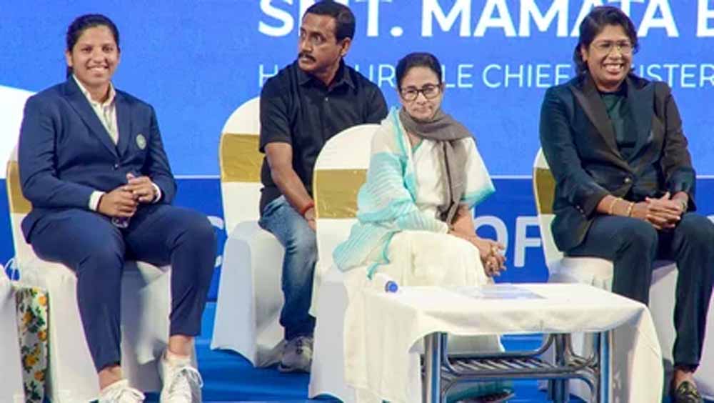 ऋचा घोष के सम्मान में सिलीगुड़ी में बनेगा क्रिकेट स्टेडियम, ममता बनर्जी ने किया ऐलान
