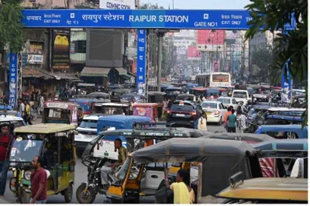 स्टेशन परिसर में ऑटो चालकों की मनमानी: 3 किमी दूरी का 80–100 रुपए किराया