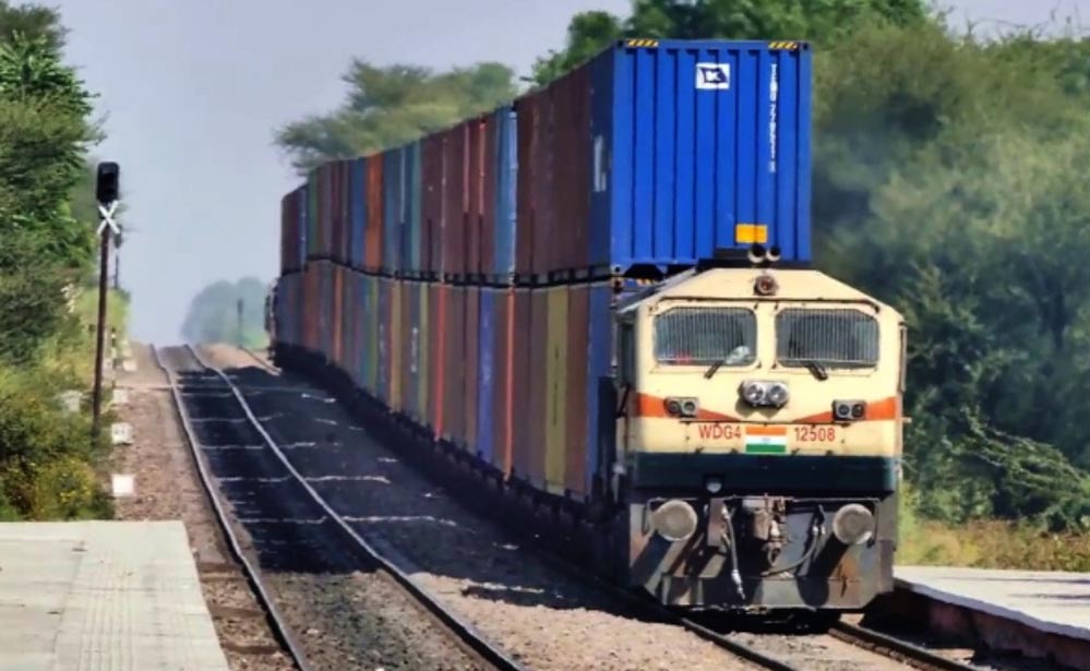देश की मजबूत इकोनॉमी का सबूत: रेलवे ने पार किया 1 बिलियन टन का रिकॉर्ड