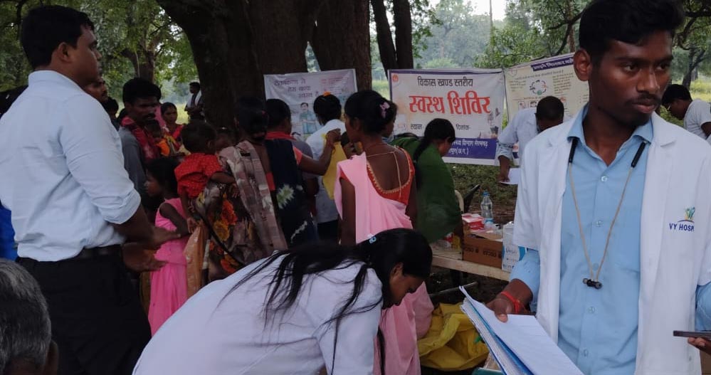 बीजापुर में विकास की दस्तकः धुर माओवाद प्रभावित क्षेत्र के सात गांवों में पहली बार लगा मेगा हेल्थ कैंप