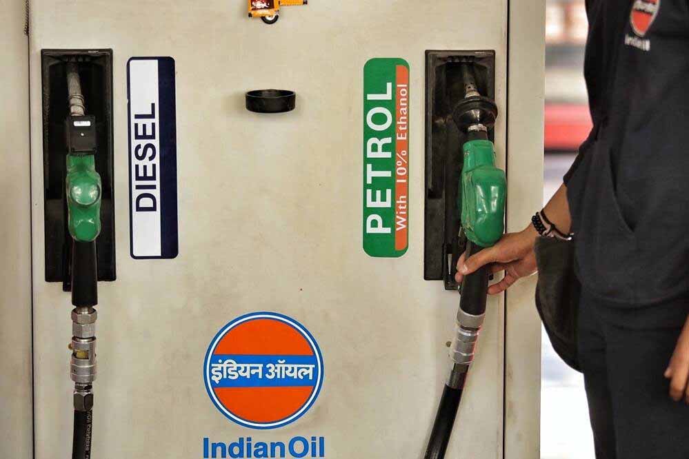पेट्रोल पंप मालिक की कमाई: हर लीटर पर 4.30 रुपये का कमीशन, महीने में लाखों की आमदनी