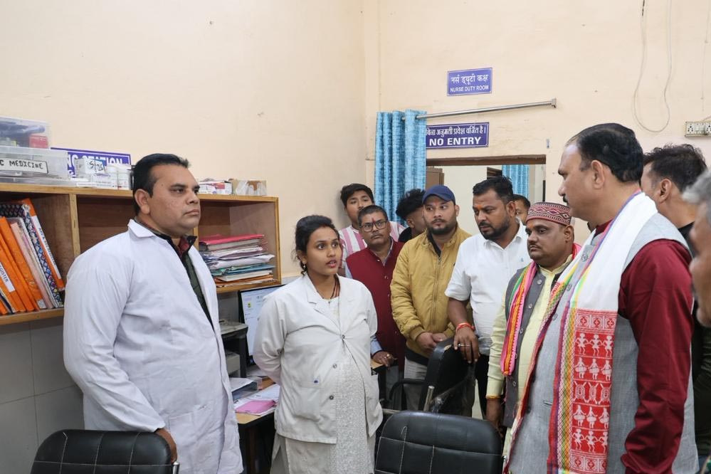 रायपुर : स्वास्थ्य मंत्री श्री श्याम बिहारी जायसवाल ने सामुदायिक स्वास्थ्य केंद्र साजा का किया निरीक्षण
