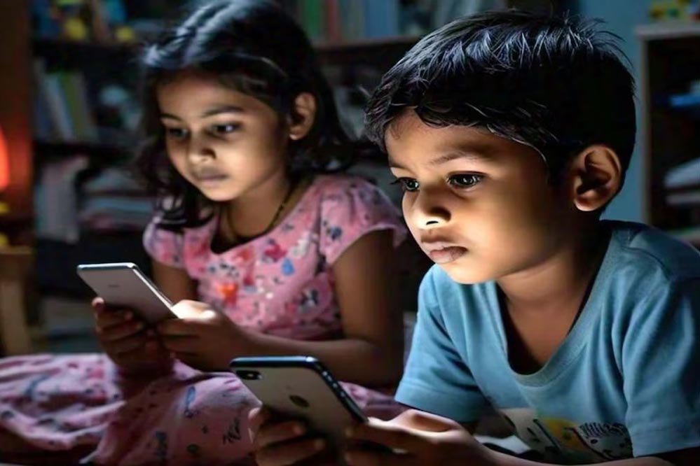 नई ग्लोबल स्टडी: 12 साल से छोटे बच्चों को मोबाइल देना मानसिक और शारीरिक विकास के लिए हानिकारक