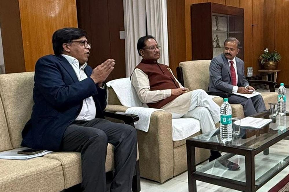 रायपुर : मुख्यमंत्री  विष्णु देव साय ने मध्यप्रदेश में नई सिंचाई तकनीक ‘प्रेशर इरिगेशन नेटवर्क’ की प्रस्तुति का किया अवलोकन
