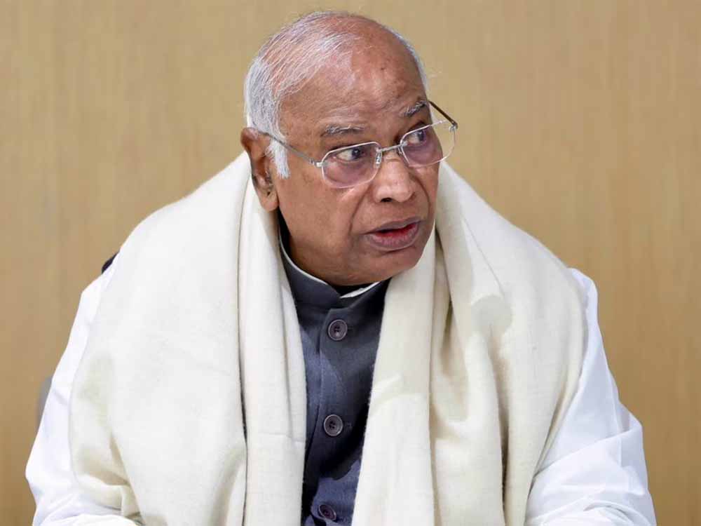 उम्मीद है आप बुरा नहीं मानेंगे… खरगे ने धनखड़ का जिक्र कर नए चेयरमैन को दिया बड़ा संदेश