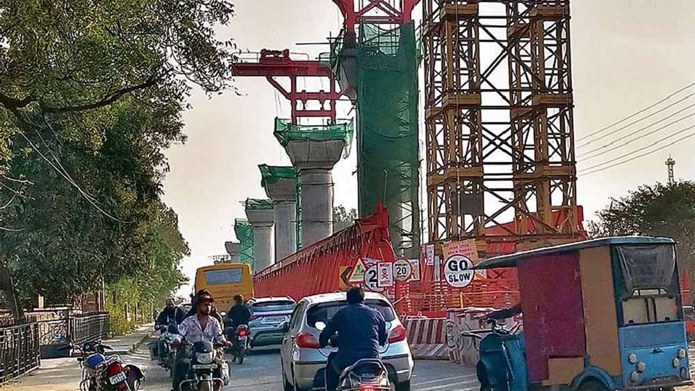 भोपाल मेट्रो ने पकड़ी रफ्तार: करोंद चौराहे पर जाम से जल्द मिलेगी राहत
