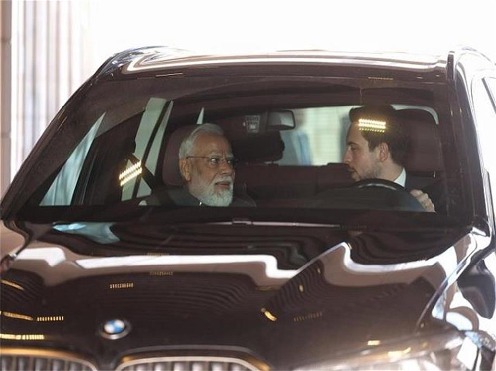 भारत–जॉर्डन दोस्ती का खास पल: युवराज अल हुसैन ने खुद ड्राइव कर पीएम मोदी को म्यूज़ियम तक पहुंचाया, वीडियो वायरल