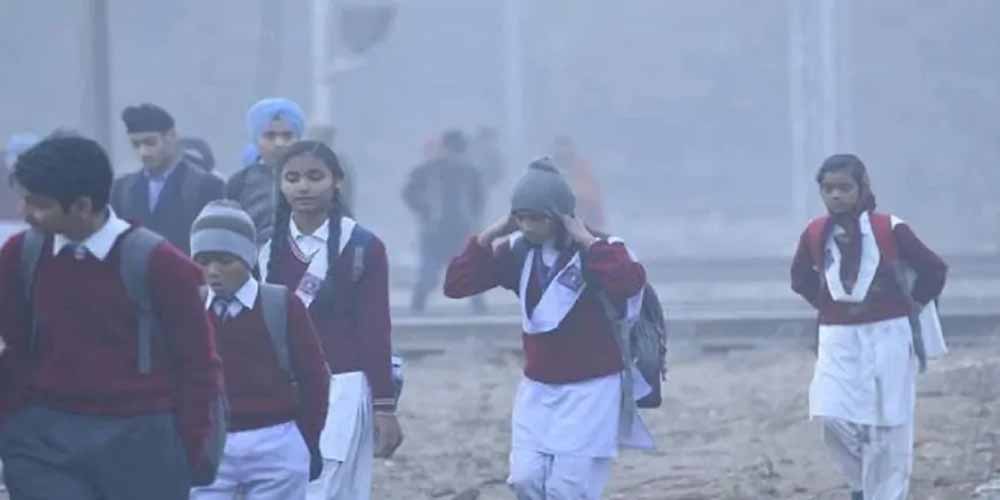 घना कोहरा बना वजह, नोएडा में स्कूलों की छुट्टियां बढ़ीं; 15 जनवरी तक रहेंगे बंद