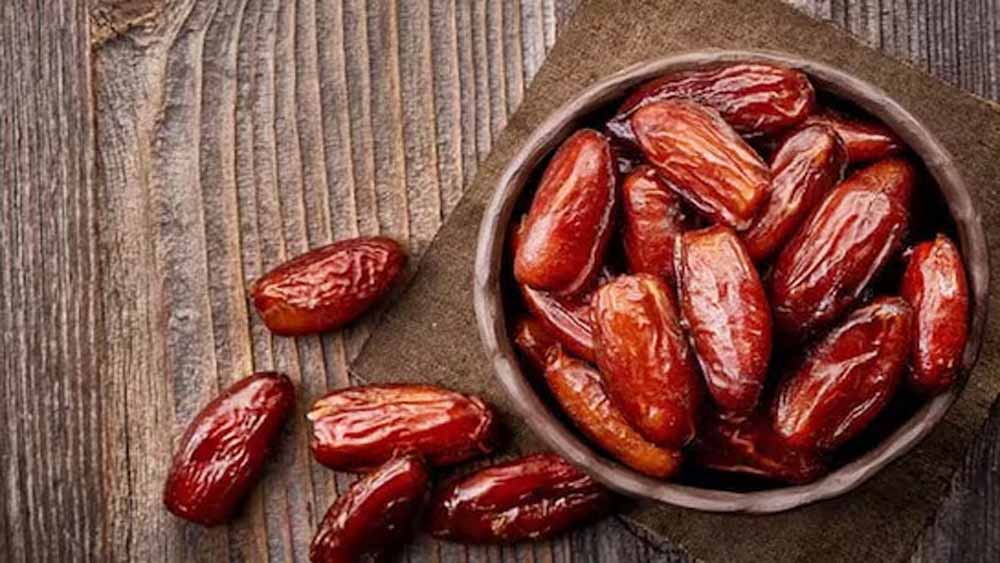 खजूर से बढ़ सकता है खतरा! ये 5 लोग भूलकर भी न करें इसका सेवन