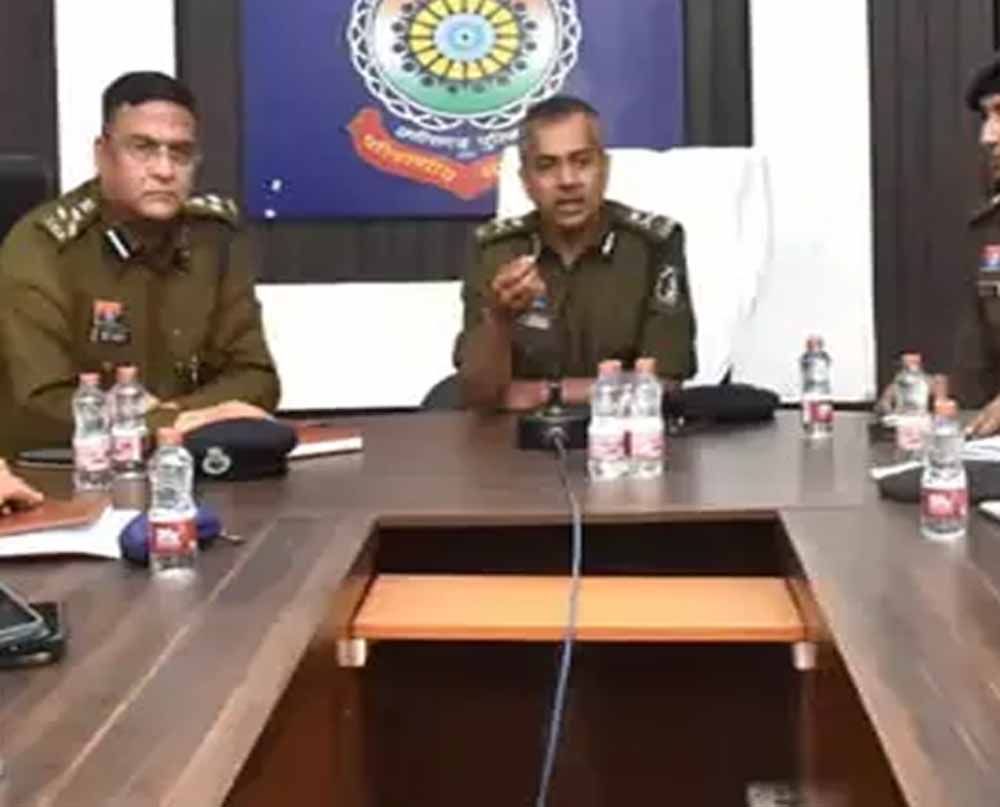 दुर्ग आईजी ने थाना प्रभारियों को दिए निर्देश, ‘पुलिसिंग में ढिलाई बर्दाश्त नहीं’