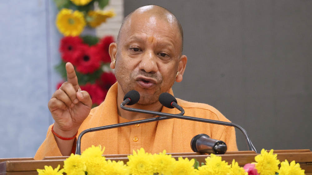 काशी में मूर्ति तोड़ने का आरोप झूठा, CM योगी ने वाराणसी में कहा- AI से फैलाया जा रहा भ्रम