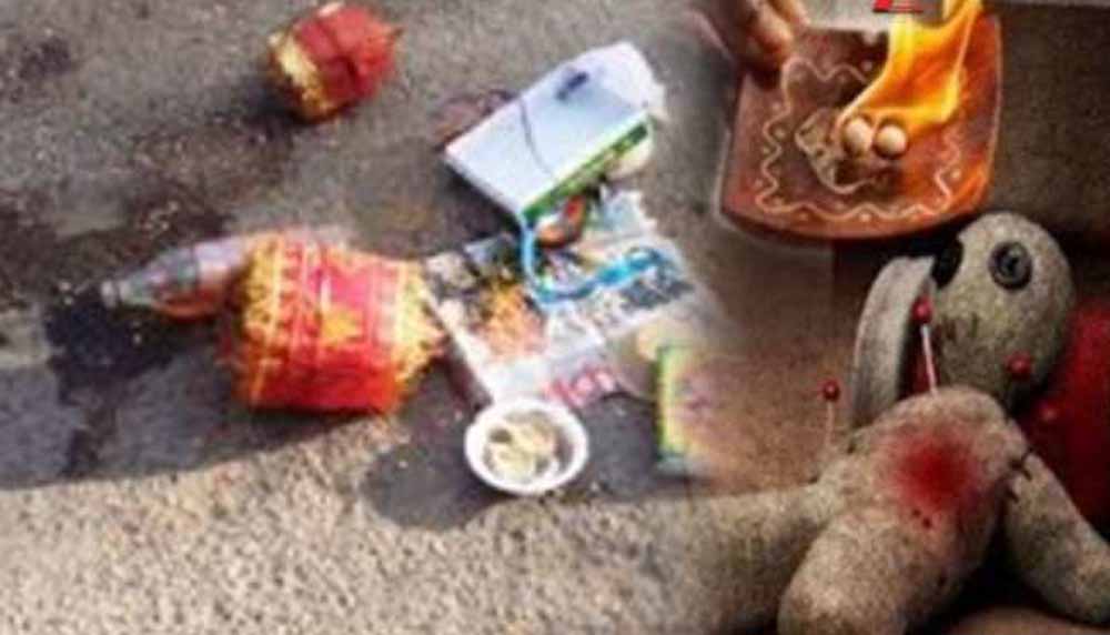 सड़क पर पड़ी इन चीज़ों को पार करना पड़ सकता है भारी, मान्यताओं में है बड़ा संकेत!