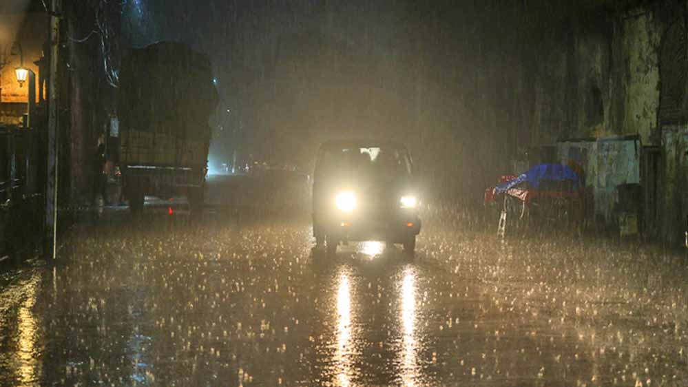 IMD का अलर्ट: बर्फीली हवाओं और काली घटाओं के साथ MP के 25 जिलों में मावठा बारिश, ठंड बढ़ेगी