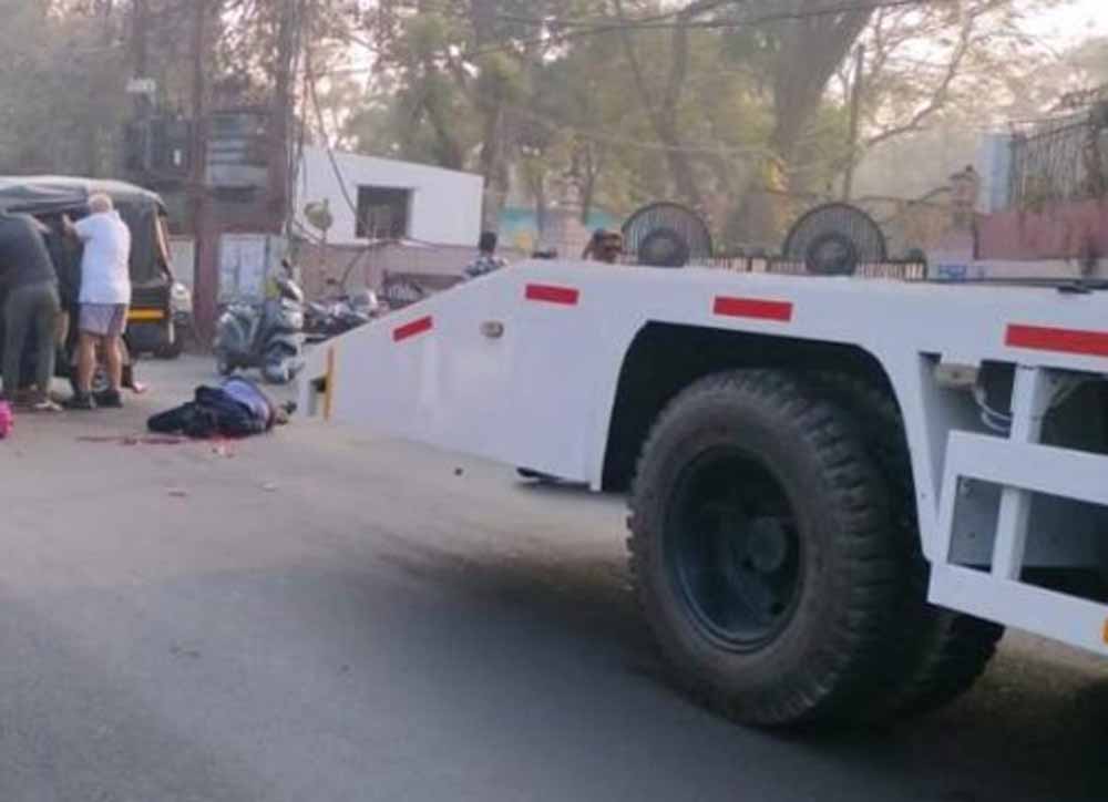 ट्रैफिक पुलिस की गाड़ी की चपेट में आए दो मासूम बच्चे, एक की मौके पर मौत