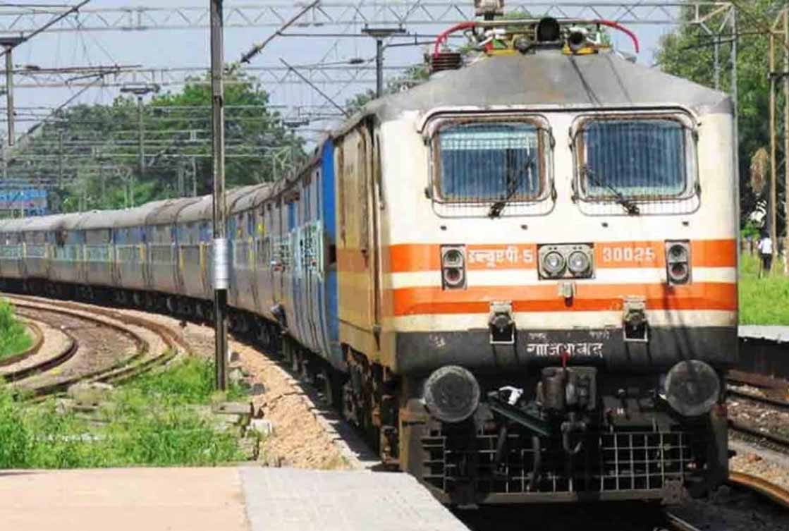 होली की तैयारी: मालदा मंडल ने मांगी 6 अतिरिक्त ट्रेनें, सुपरफास्ट ट्रेनों में लंबी वेटिंग