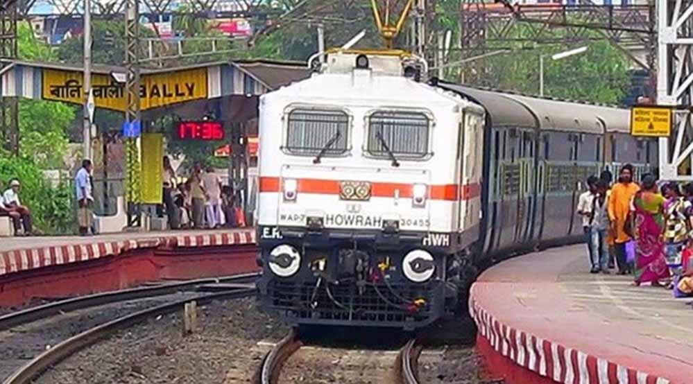 होली के चलते घर जाना हुआ मुश्किल, कई ट्रेनों में कंफर्म सीट नहीं मिल रही