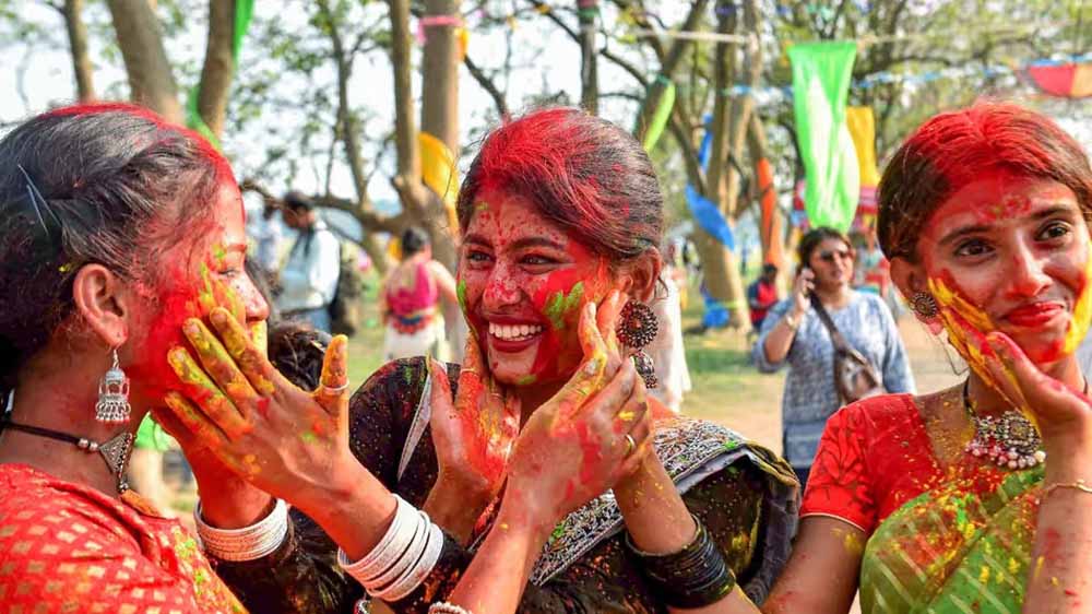 होली के रंग नहीं छूट रहे? वजह हो सकती हैं ये 4 आम गलतियां