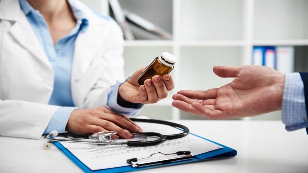 केरल की तुलना में एमपी में इलाज 4 गुना सस्ता, फिर भी 43% जनता को खुद खर्च करना पड़ रहा है ट्रीटमेंट पर