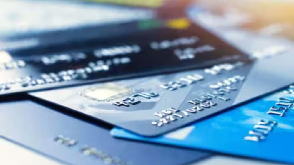 Credit Card Rule Change: 1 अप्रैल से होंगे बड़े बदलाव, जानें क्या-क्या बदलेगा अगर आप भी करते हैं क्रेडिट कार्ड का इस्तेमाल