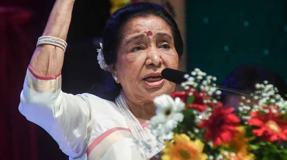 मुंबई में अंतिम विदाई की तैयारी, दिग्गज गायिका आशा भोसले को श्रद्धांजलि देने उमड़े सेलेब्स