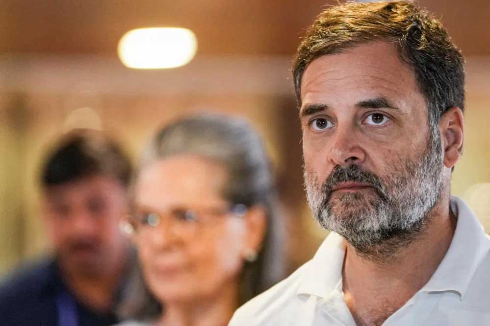 कांग्रेस में राहुल गांधी को हटाने की बात, महाराष्ट्र CM ने किया बड़ा खुलासा