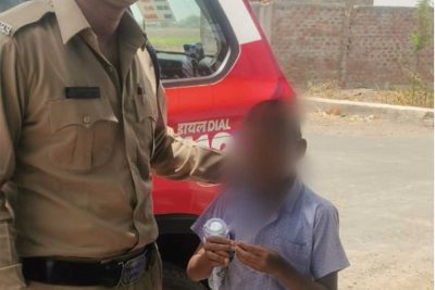 उज्जैन के डायल-112 हीरोज घर की राह भटके मानसिक रूप से अस्वस्थ बालक को सुरक्षित संरक्षण में लेकर थाने पहुँचाया