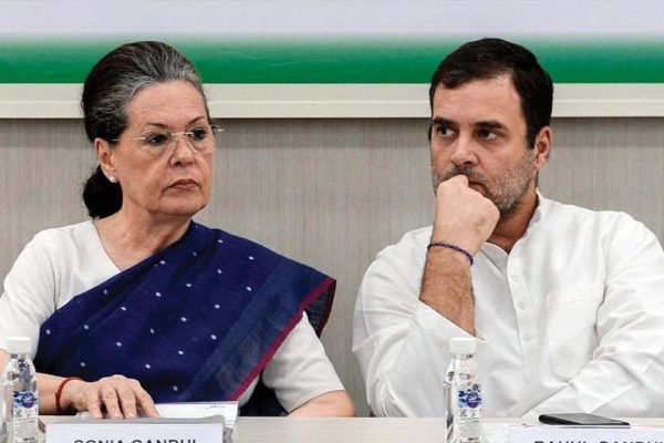राहुल गांधी को लेकर कांग्रेस में क्या चल रहा खेल? सोनिया गांधी की चुप्पी पर उठे सवाल