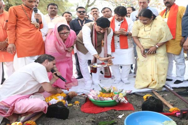मुख्यमंत्री डॉ. यादव ने गंगा दशहरा पर देवी सागर तालाब में किया श्रमदान