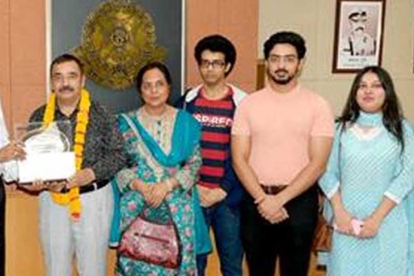पुलिस मुख्यालय परिवार द्वारा 4 सेवानिवृत्त़ कर्मचारियों को दी गई भावभीनी विदाई