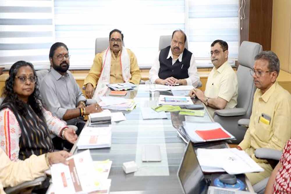लघु उद्योग निगम के क्रियाकलापों को व्यापक स्वरूप देकर व्यवसाय और मुनाफा बढ़ाएं : मंत्री  काश्यप