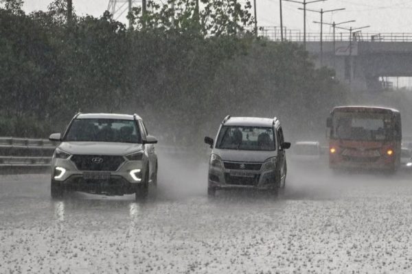 मॉनसून ने दी दस्तक: 16 राज्यों में बारिश का अलर्ट, यूपी से बंगाल तक झमाझम बरसेंगे बादल