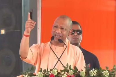 देवरिया में सीएम योगी का कड़ा संदेश, आस्था से खिलवाड़ पर चेतावनी