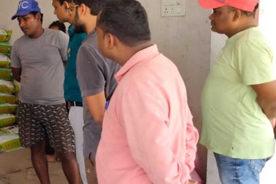 किसान बनकर पहुंचे कृषि अधिकारी, खाद की कालाबाजारी का किया खुलासा