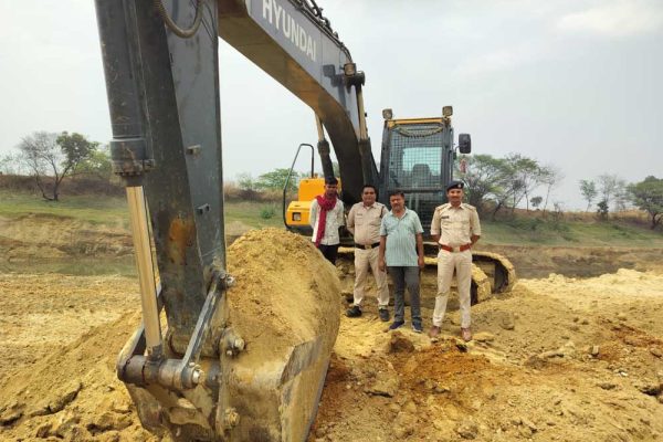 खनिज उड़नदस्ता दल का बड़ा एक्शन 15 संदिग्ध स्थानों पर छापा, अवैध खनन-परिवहन में लगे 14 वाहन जब्त