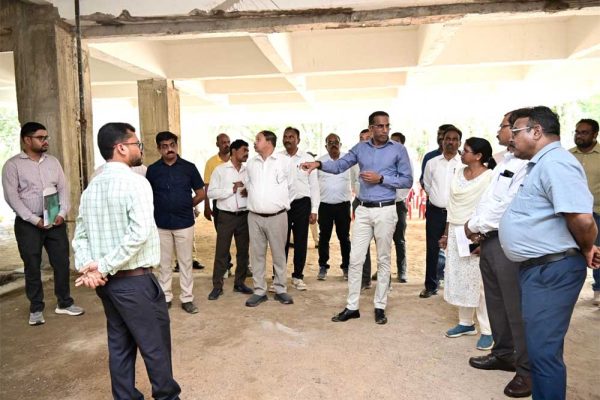 लोक निर्माण विभाग के सचिव ने निर्माणाधीन कंपोजिट बिल्डिंग के कार्यों का किया निरीक्षण