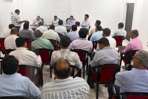 लोक निर्माण विभाग के सचिव ने कार्यों की धीमी गति पर जताई नाराजगी