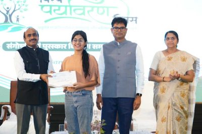 विश्व पर्यावरण दिवस पर आयोजित चित्रकला प्रतियोगिता के विजेताओं को मंत्री  ओ.पी. चौधरी ने किया सम्मानित