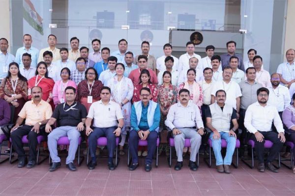 शिक्षु अधिकारियों ने यूपीएसआईएफएस जाकर समझीं बारीकियां