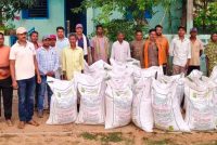 तिलहन उत्पादन बढ़ाने की दिशा में सशक्त पहल, कोटमीकला के किसानों को मिला उन्नत मूंगफली बीज
