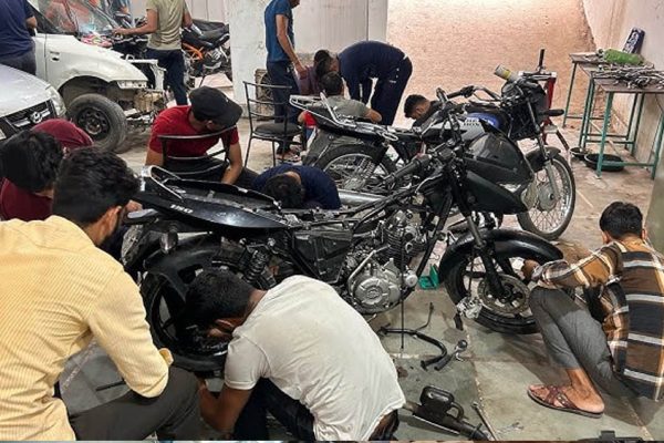 मैकेनिक की लापरवाही पड़ी भारी! बाइक खराब होने पर कंज्यूमर कोर्ट ने दिलाया ₹66 हजार मुआवजा