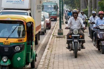 फुटपाथ पर कार या बाइक दौड़ाई तो ₹5,000 का जुर्माना! कर्नाटक सरकार का बड़ा प्रस्ताव