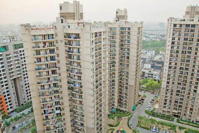 सोसायटी के नियम तोड़ने पर किसे भरना होगा जुर्माना? जानिए मकान मालिक या किरायेदार, क्या कहता है नियम