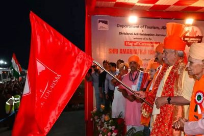 Amarnath Yatra 2026: ‘बम बम भोले’ के जयघोष के बीच पहला जत्था रवाना, एलजी मनोज सिन्हा ने दिखाई हरी झंडी