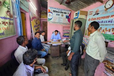 कलेक्टर के निर्देशन में एसडीएम ने वेंकटनगर सहकारी समिति का किया निरीक्षण