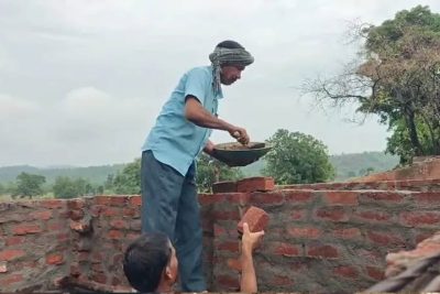 डिंडौरी में आदिवासियों ने चंदा जुटाकर बना दिया सरकारी स्कूल, 3 साल तक नहीं मिली सरकारी मदद
