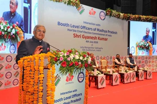बूथ लेवल अधिकारी (बीएलओ) होते हैं लोकतंत्र की नींव : मुख्य निर्वाचन आयुक्त  कुमार