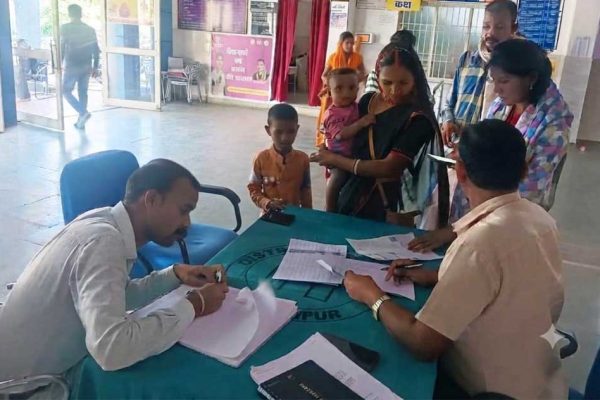 दिव्यांग बच्चों के लिए बलरामपुर में लगा विशेष यूडीआईडी कैंप